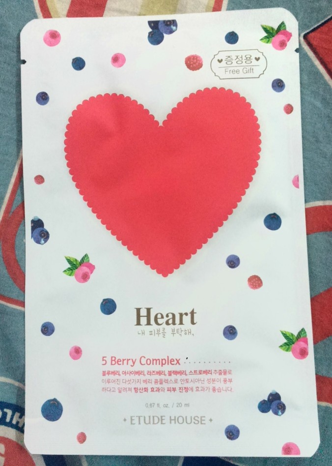 A face mask that I got for free for shopping at Etude House :D